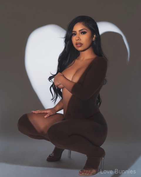Beautiful-stripper-named-Desire-3