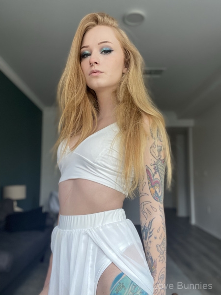 Beautiful-exotic-entertainer-Starfire-5