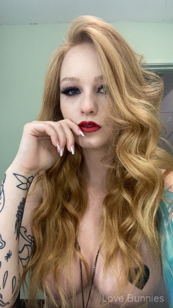 Beautiful-exotic-entertainer-Starfire-3