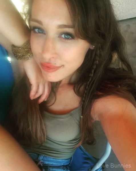 Alyssa-is-a-female-stripper-in-Vegas-1_1