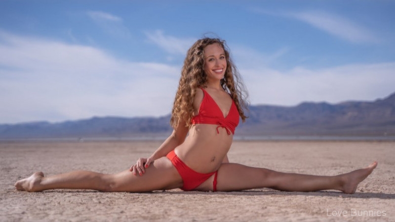 Alyssa-is-a-female-stripper-in-Vegas-2