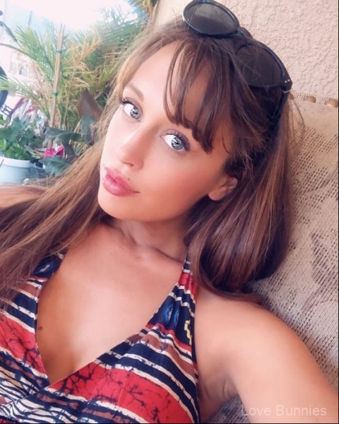 Alyssa-is-a-female-stripper-in-Vegas-5