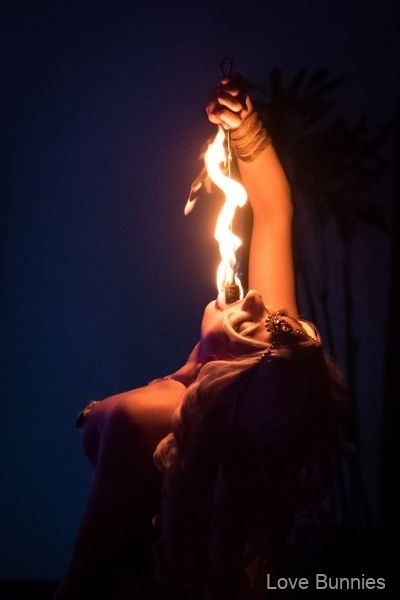 Mayven-Missbehavin-burlesque-dancer-in-Las-Vegas-5