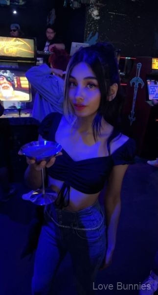 Mina-the-exotic-dancer-in-Vegas-5