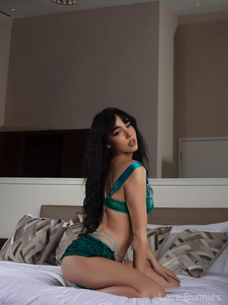 Luna-model-Las-Vegas-3