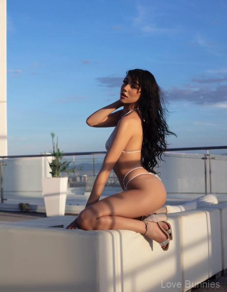 Luna-model-Las-Vegas-4