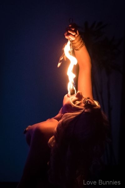 Mayven-Missbehavin-burlesque-dancer-in-Las-Vegas-5