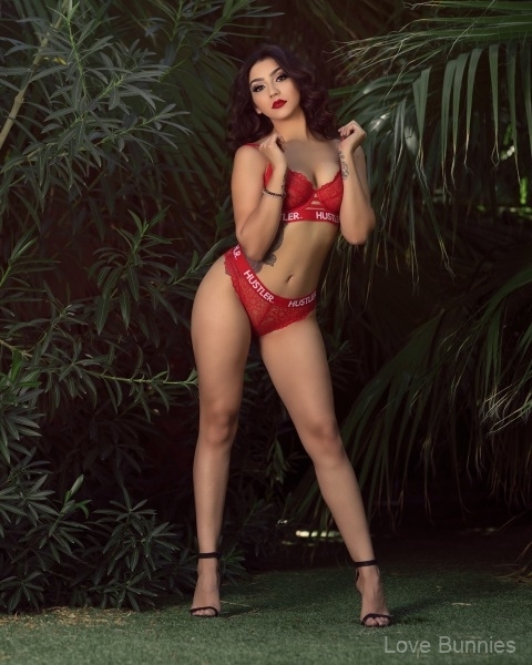Nelly-is-a-dancer-and-model-in-LV-3