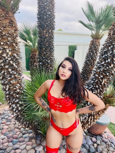 Nelly-is-a-dancer-and-model-in-LV-4