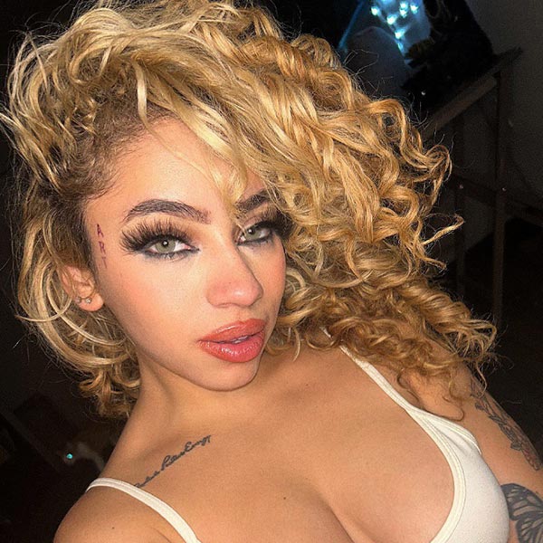 estelle-stripper-singer-model-in-las-vegas